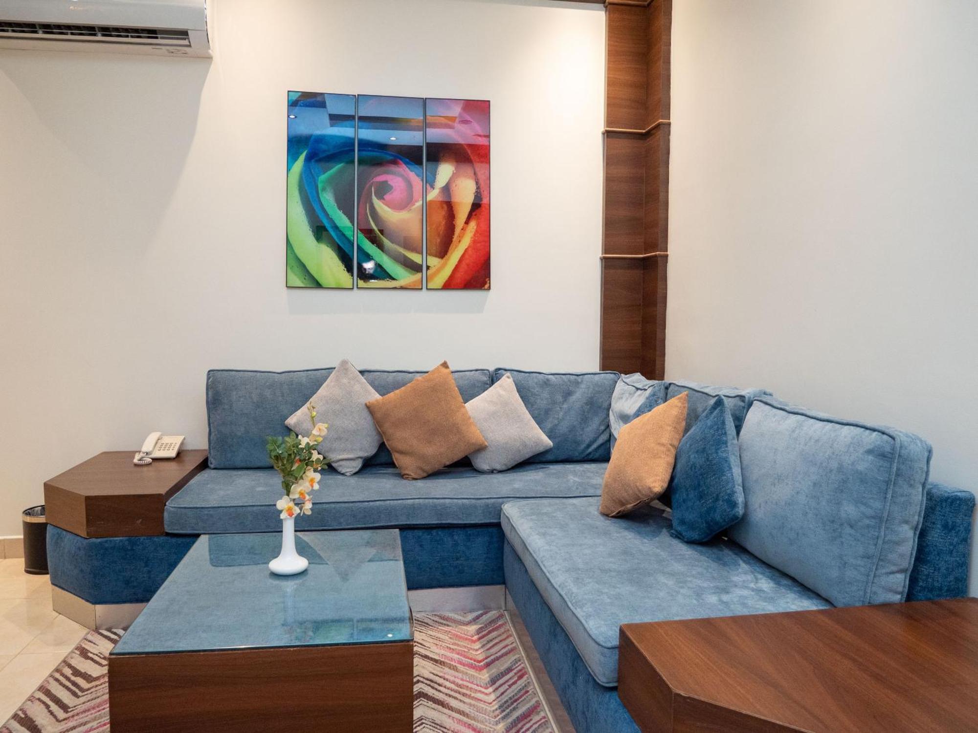 Innyar Hotel Рияд Екстериор снимка
