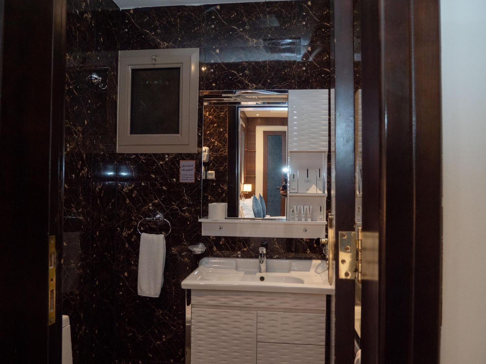 Innyar Hotel Рияд Екстериор снимка